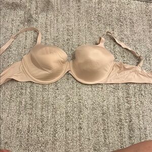 Seamless Nude Bra MAIDENFORM 38D LIGHTLY LINED AND LIGHTLY USED IF I EVER DID